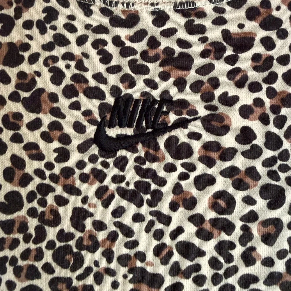 Nike Womens Leopard Print Crewneck Sweatshirt Tan Brown XS Fleece Futura Logo